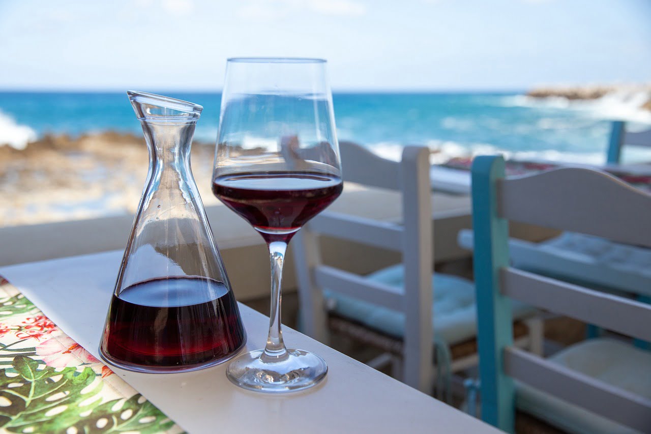 Kreta voor wijnliefhebbers: proef de lokale wijnen en bezoek wijngaarden